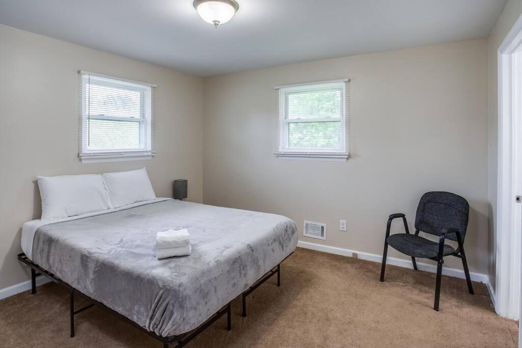 {Quiet Suburban Ranch Hot Tub} Mins Arpt/Rit/Dwnt Daire Rochester Dış mekan fotoğraf